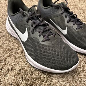 Nike Men's Gray Running Shoes